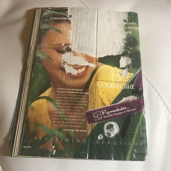 Cosmopolitan Magazine Vintage Cindy Crawford November 1993 Super Hunk Brad Pitt - Picture 2 of 4